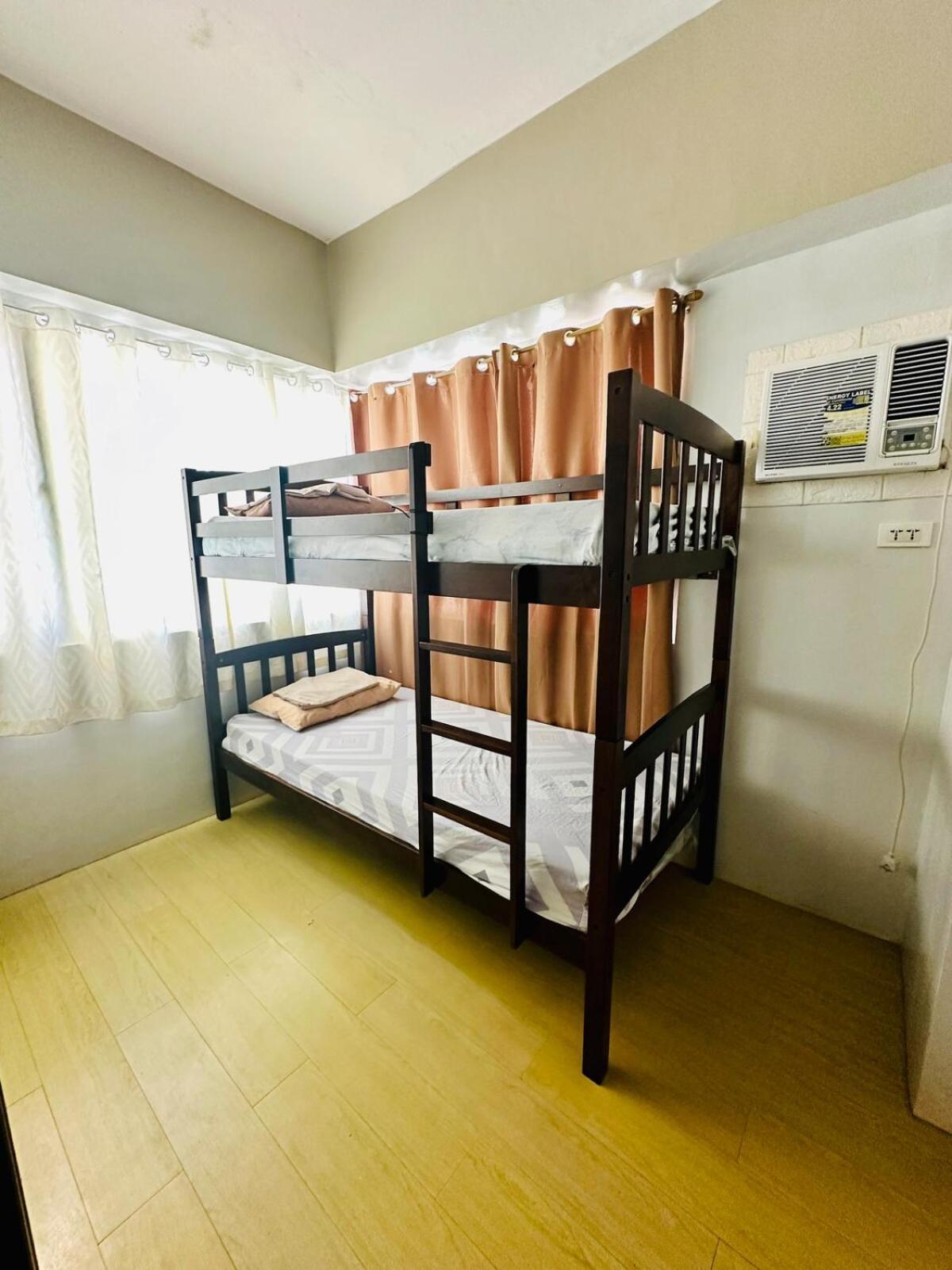 Unit For Big Groups With Videoke Apartment Manila