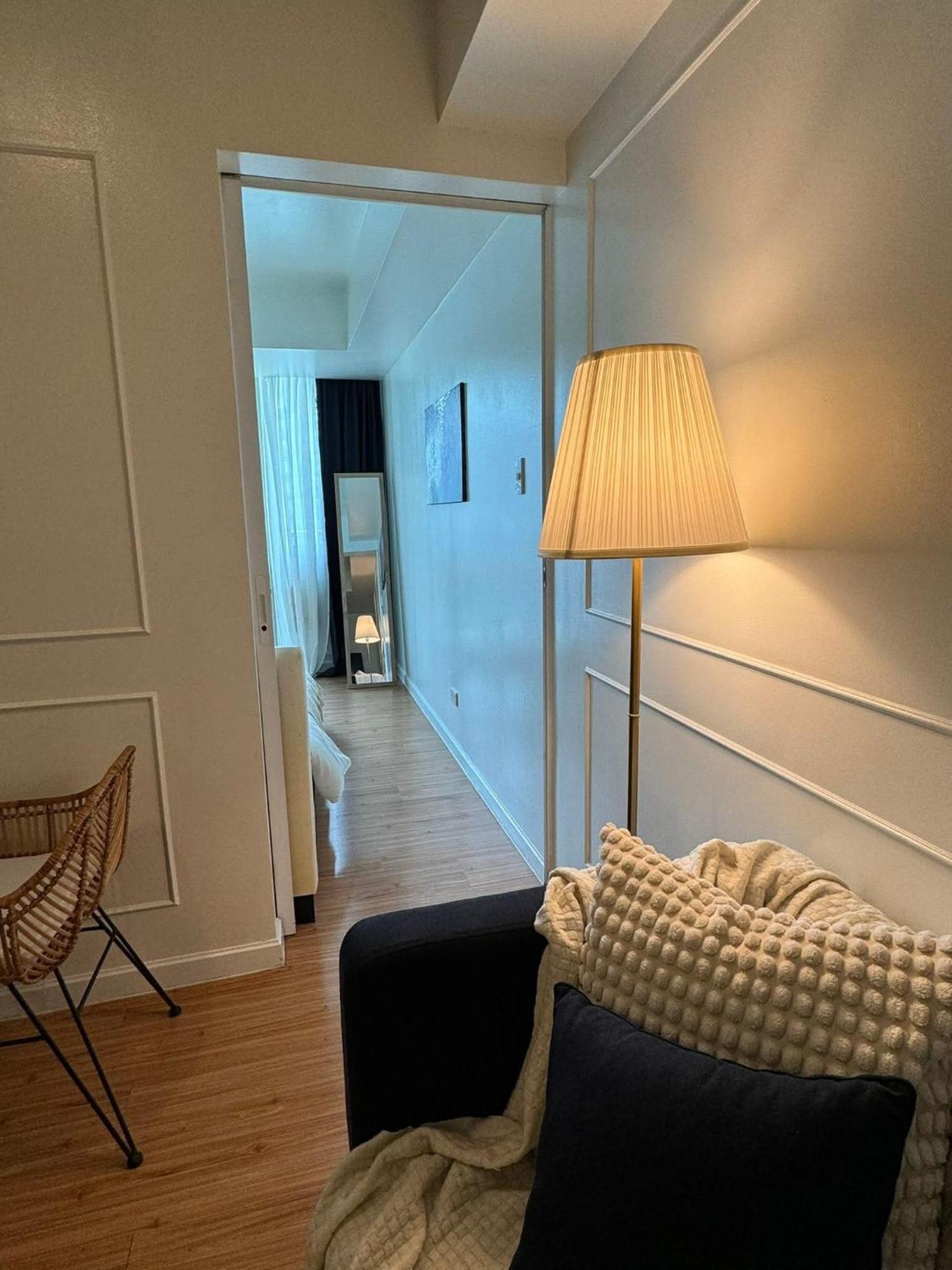 Jawen's Place - Azure Staycation Apartment Manila