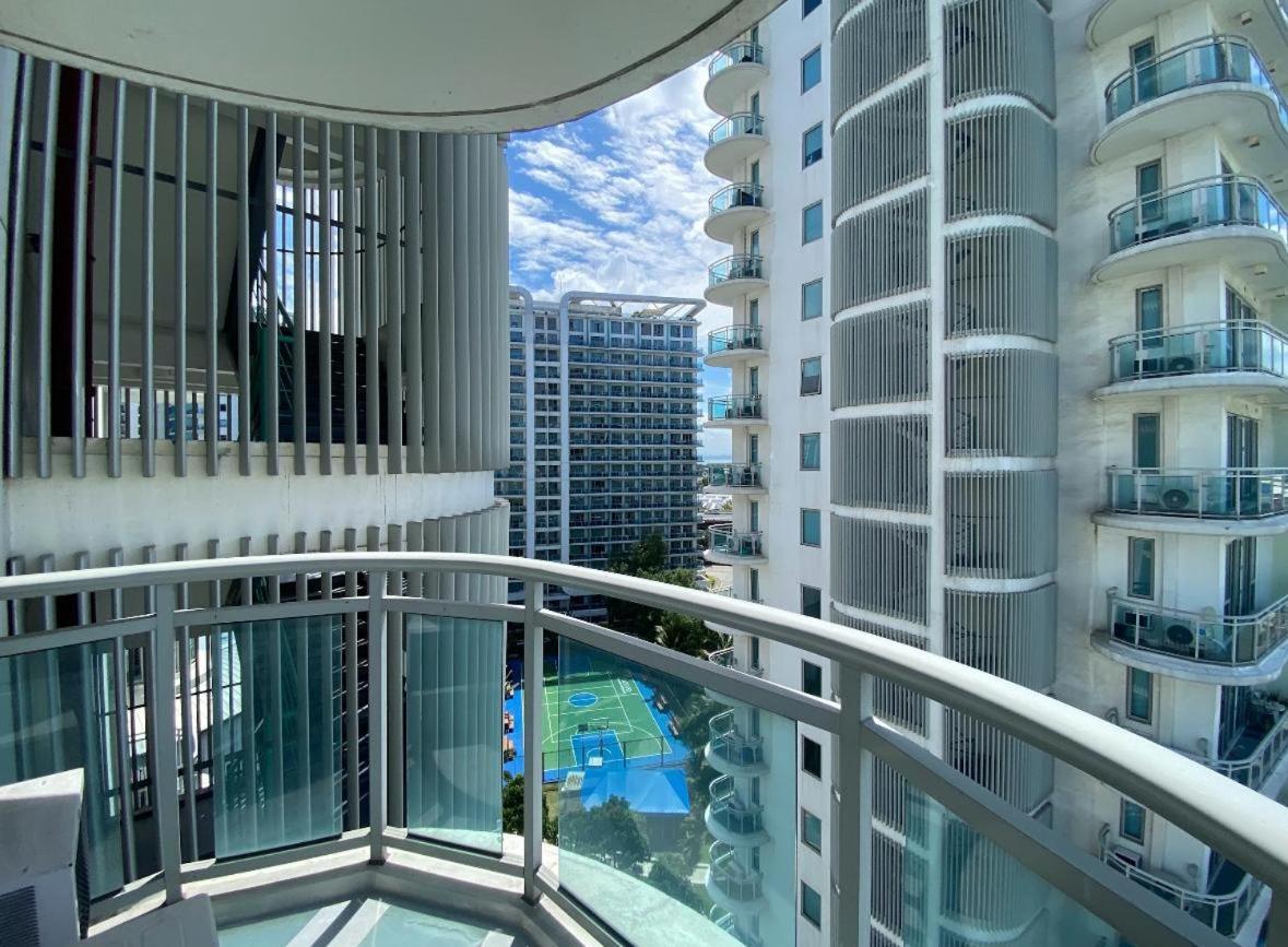2br Azure Netflix, Karaoke & Board Games Holiday home Manila