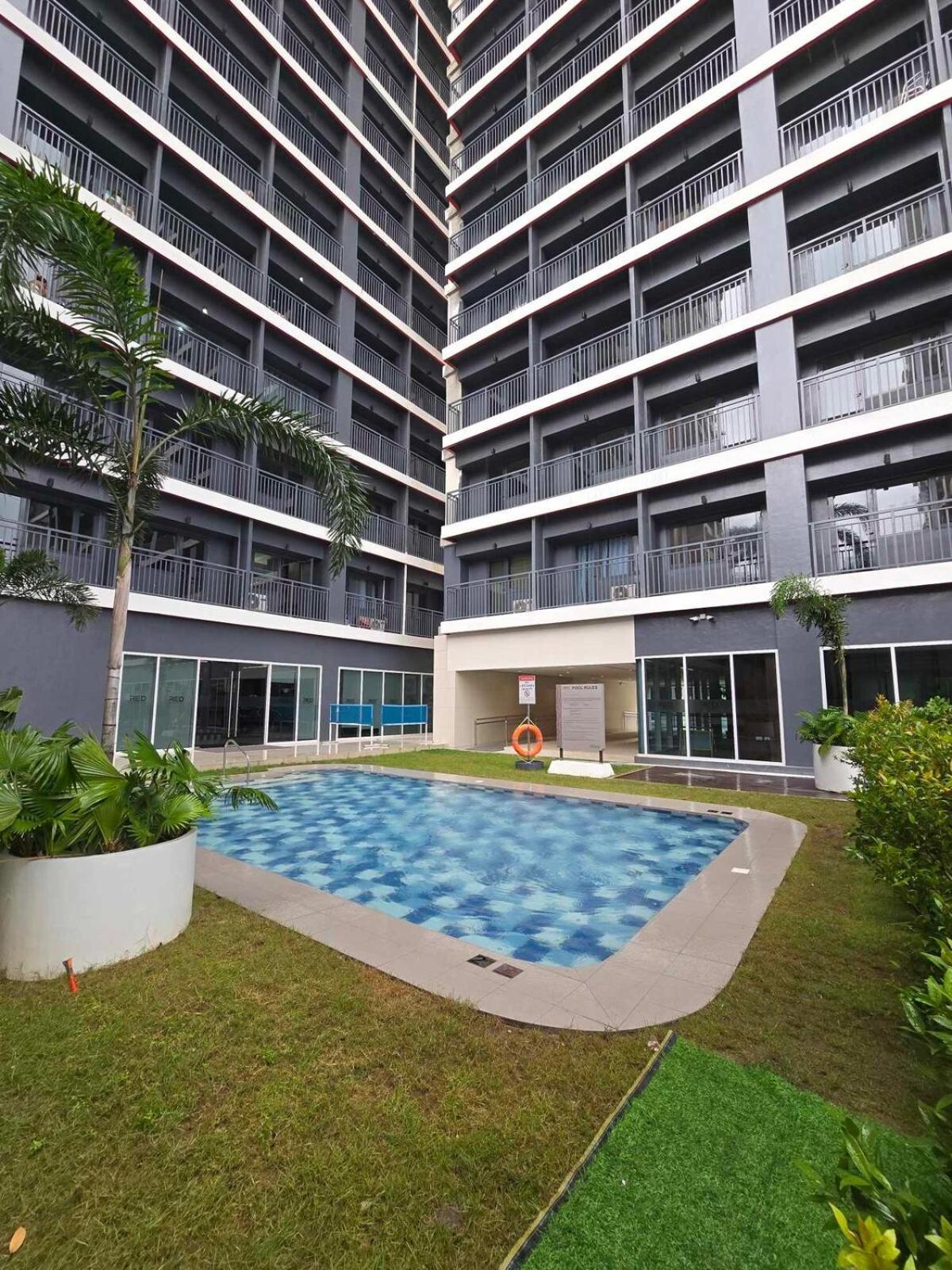 Smdc Red Residences Makati W Own Parking Slot * Manila
