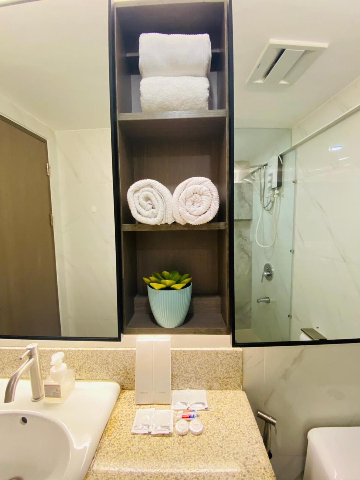 Stylish & Spacious Place Near Bgc Fast Wi-fi *