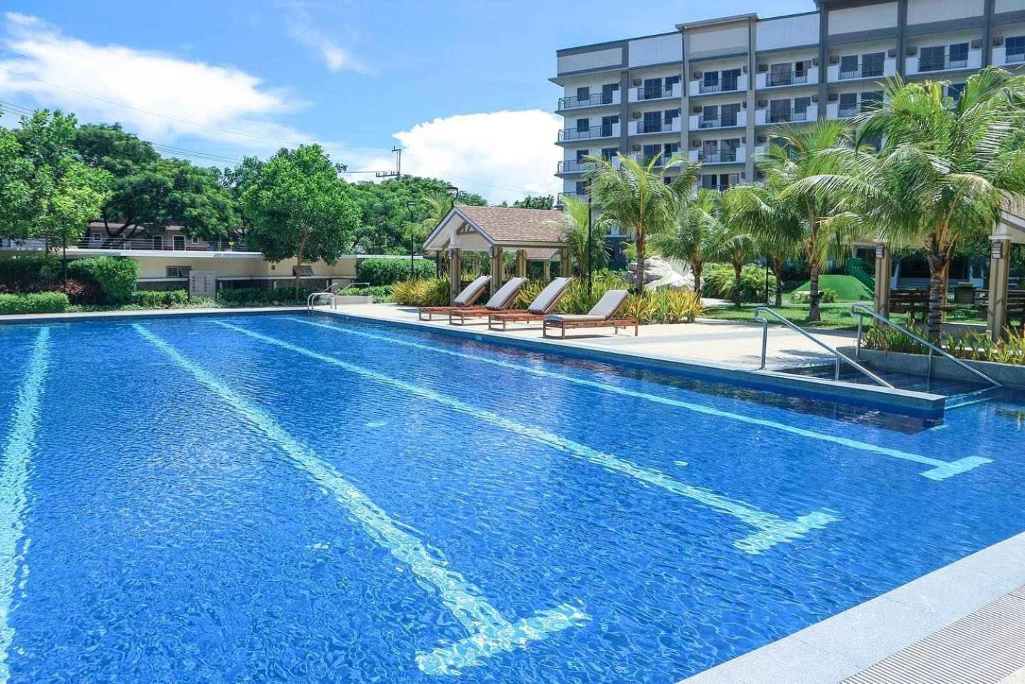 Stylish & Spacious Place Near Bgc Fast Wi-fi Apartment