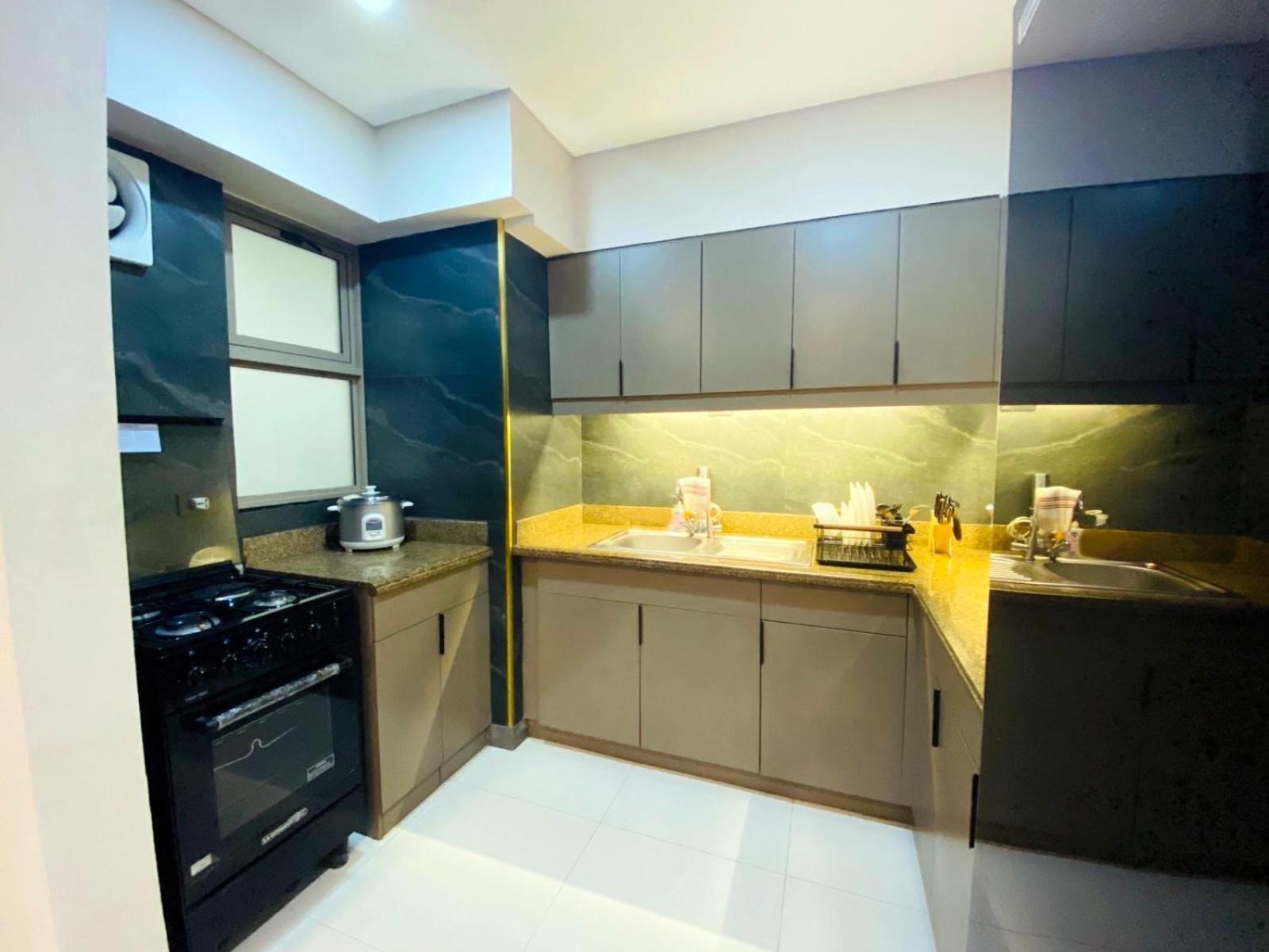 Apartment Stylish & Spacious Place Near Bgc Fast Wi-fi *