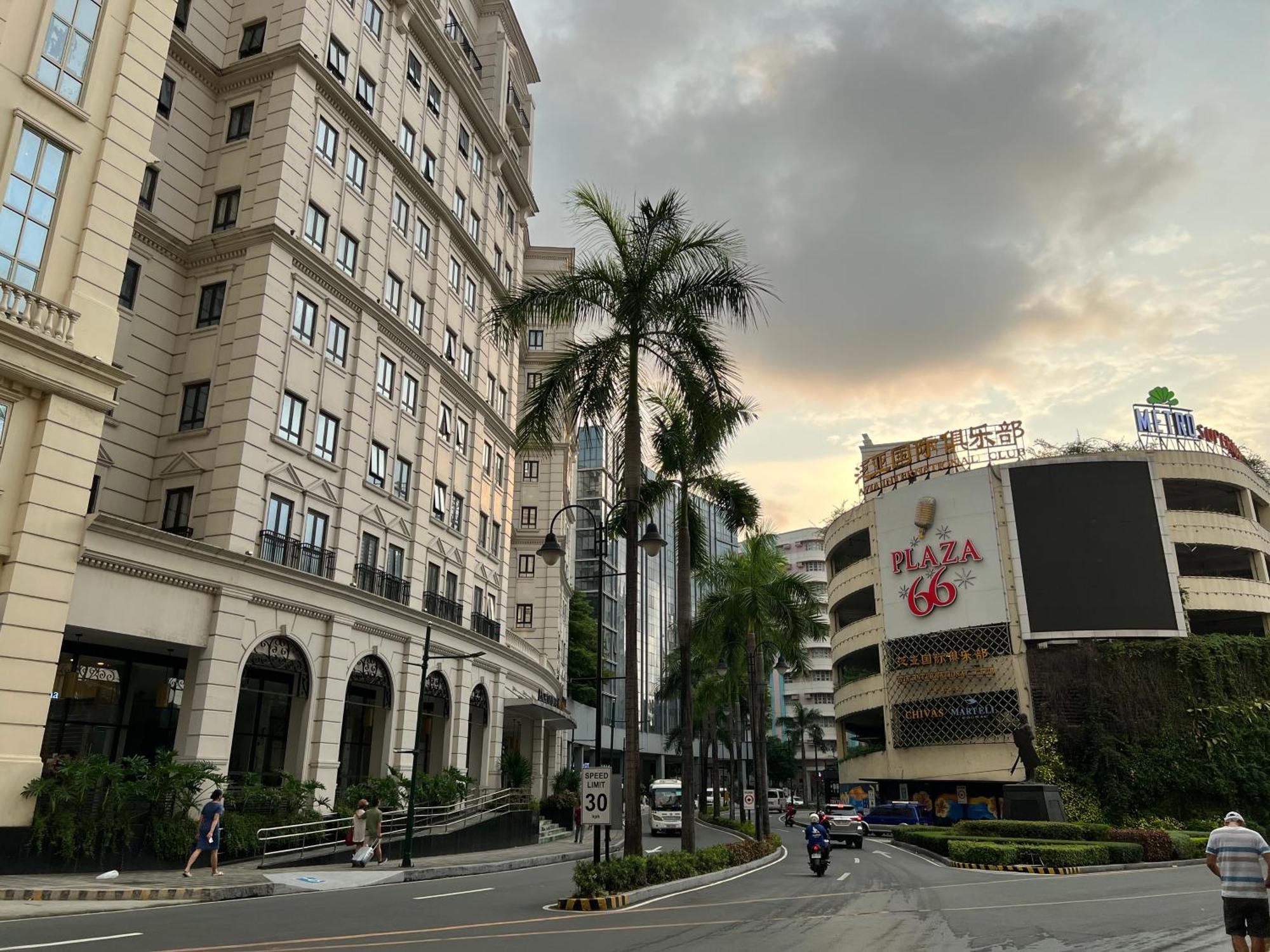 Two Palm Tree Terminal 3 Newport Pasay Apartment *