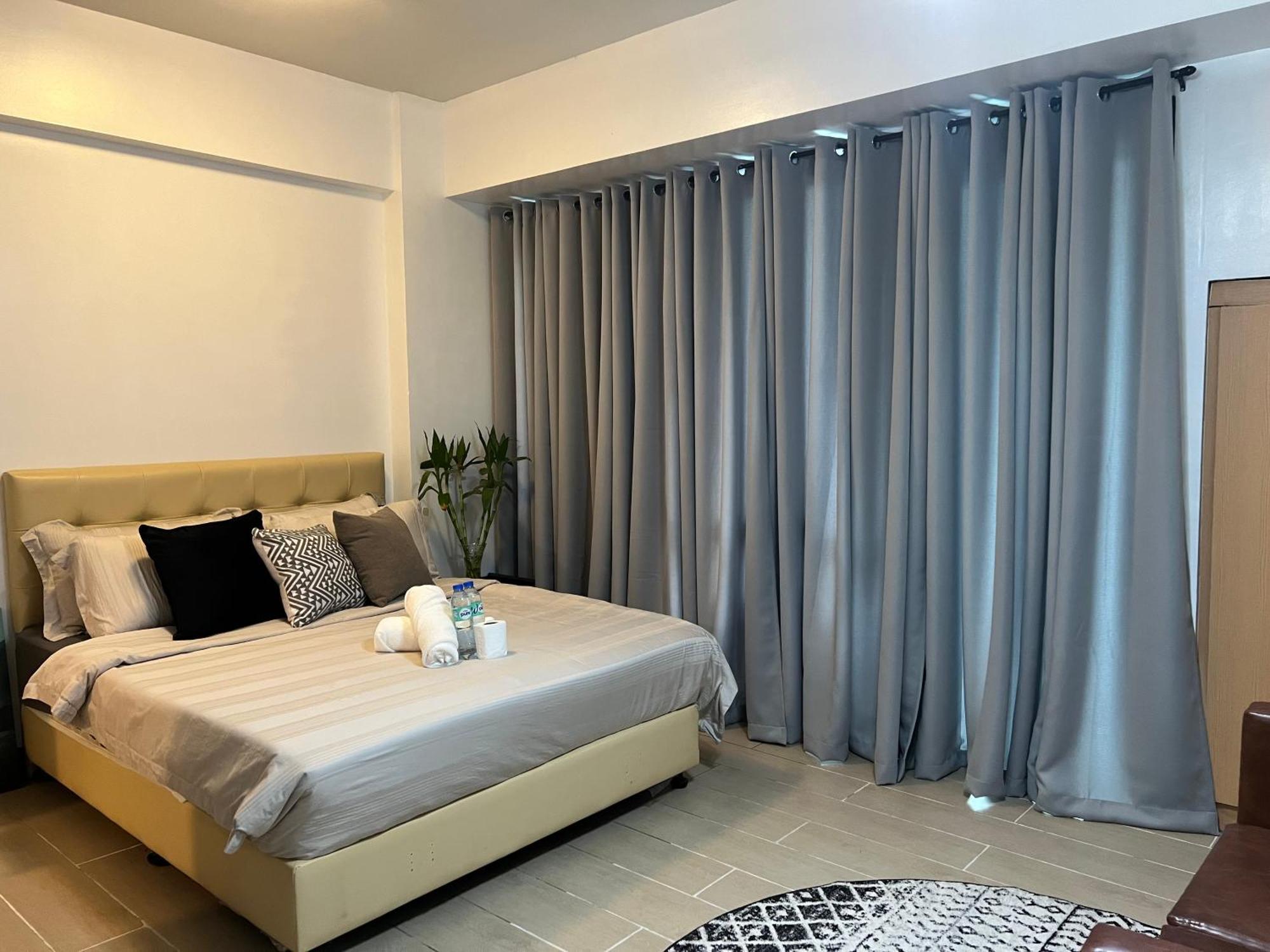 Two Palm Tree Terminal 3 Newport Pasay Apartment