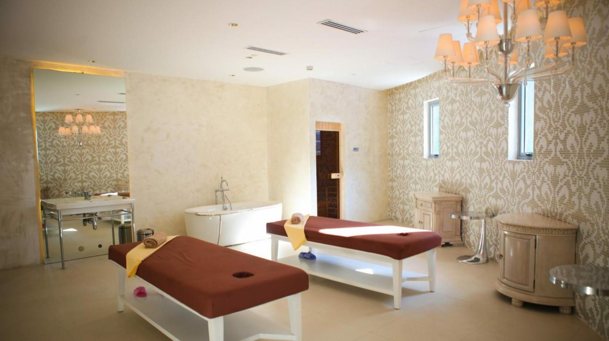 Apartment Adam's Crib 2br By Azure Residences Near Airport Manila