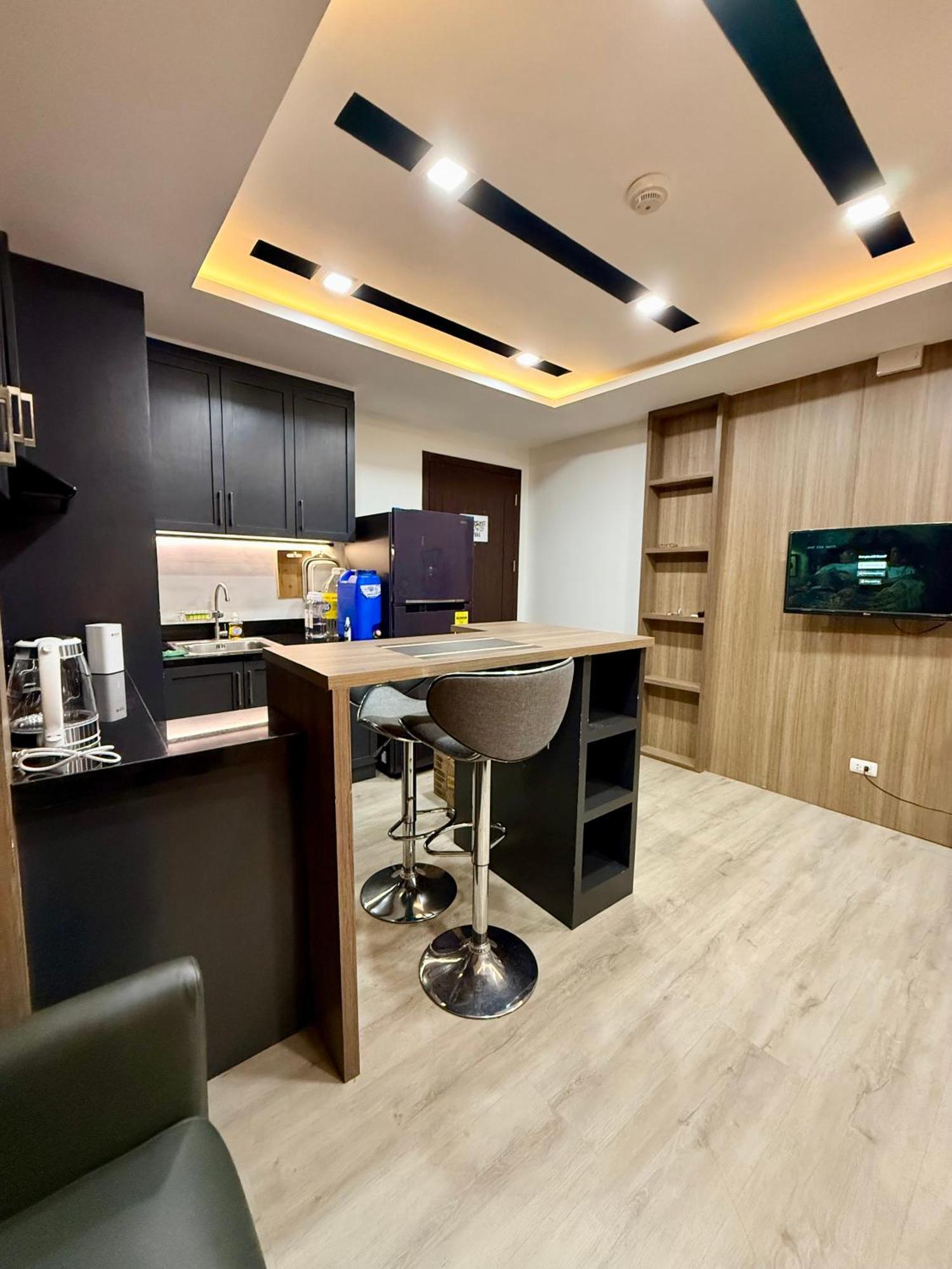 Aparthotel Urbanchic 2br Unit At Boni Edsa Manila