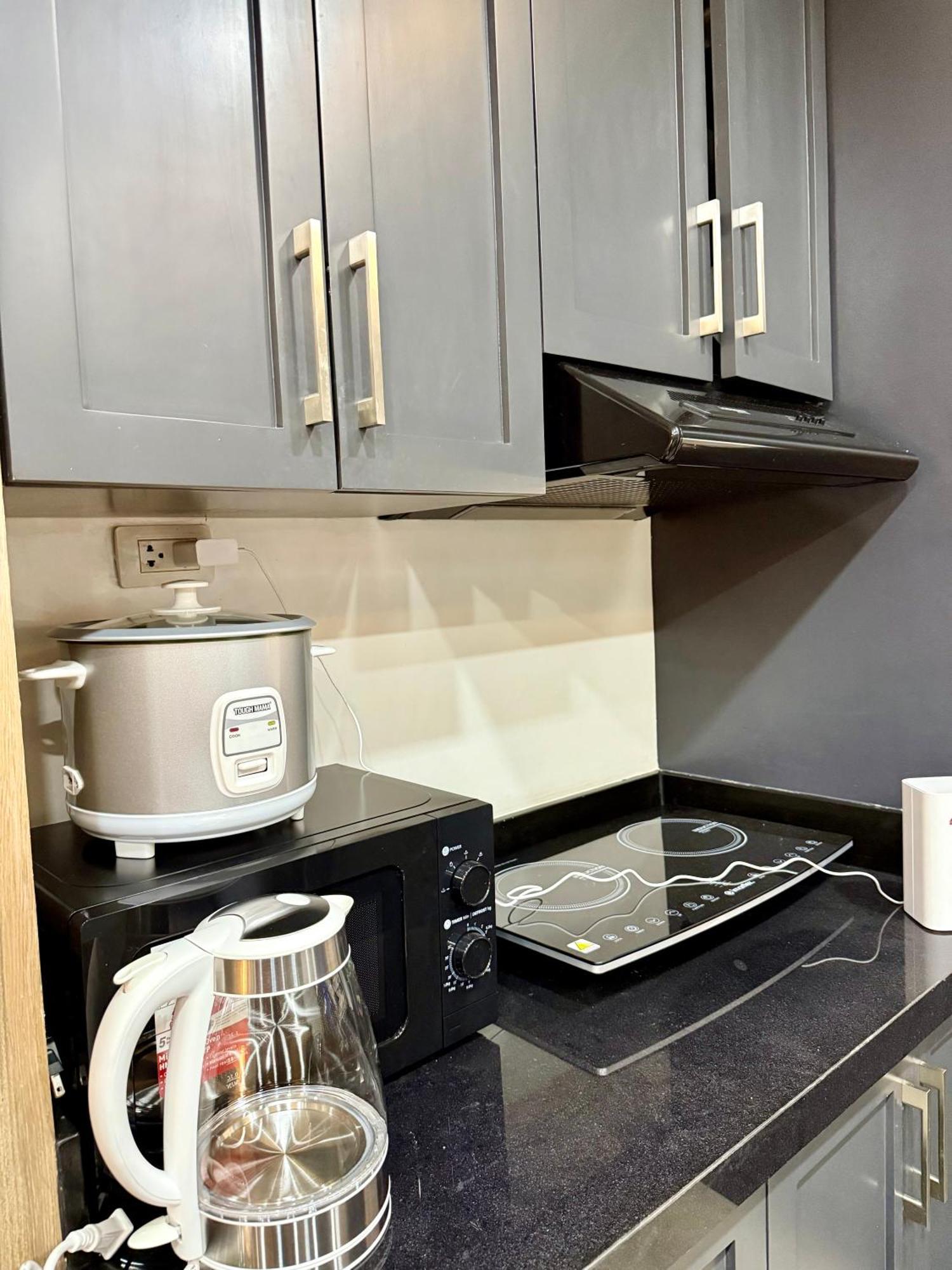 Aparthotel Urbanchic 2br Unit At Boni Edsa