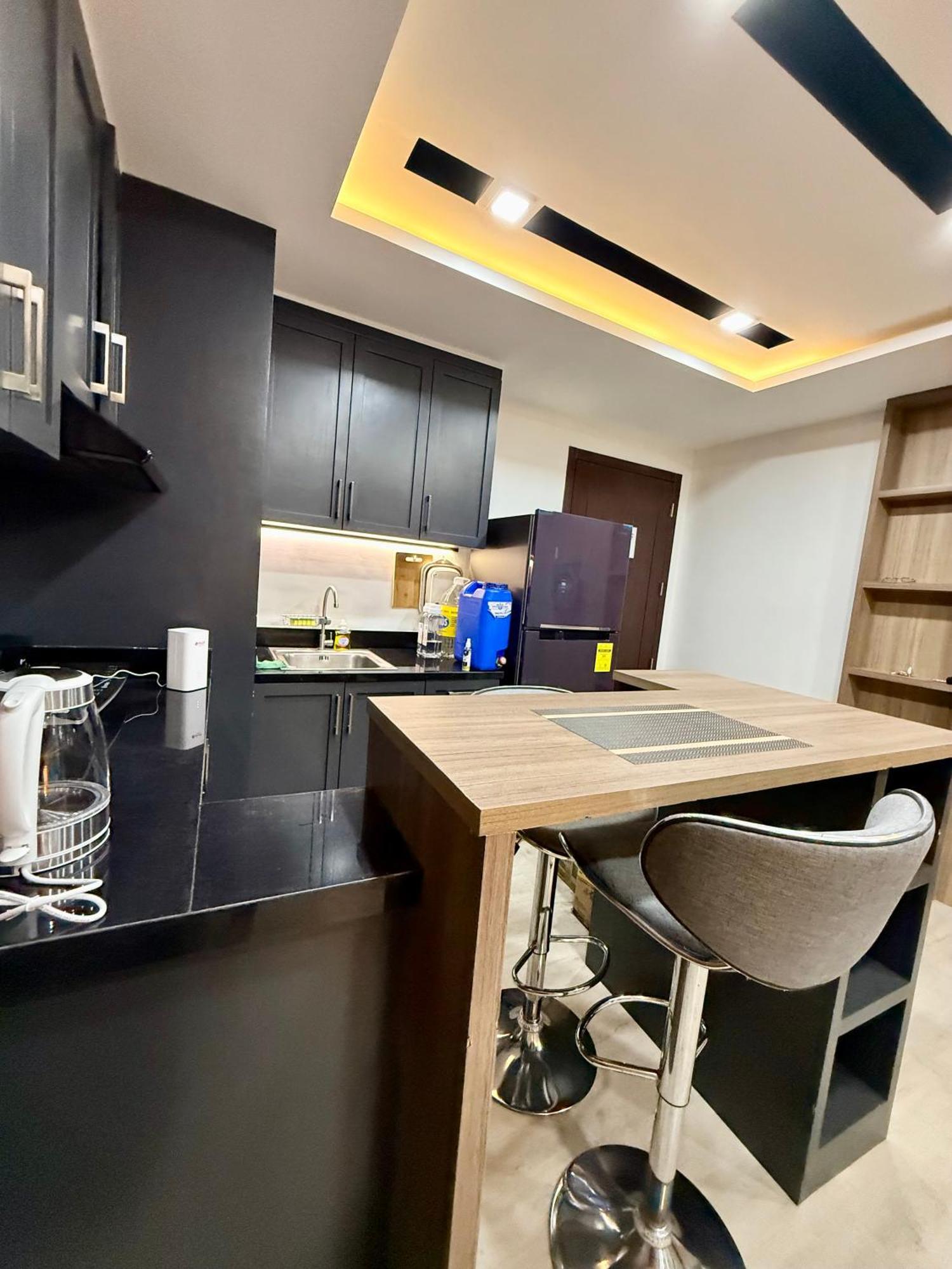 Aparthotel Urbanchic 2br Unit At Boni Edsa