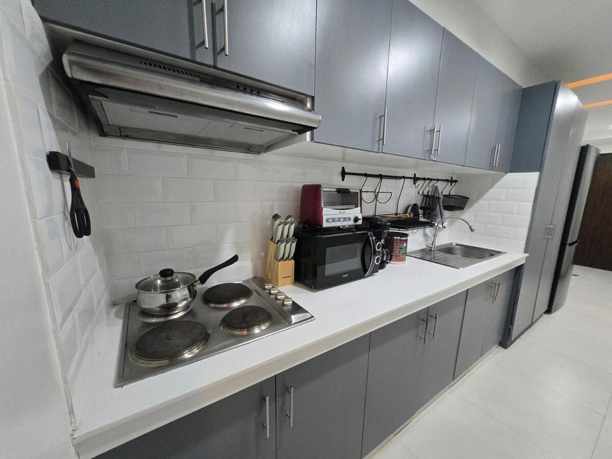 Bgc Center Decent 74sqm, 2br, 2baths, 4beds With Maid Quarter * Manila