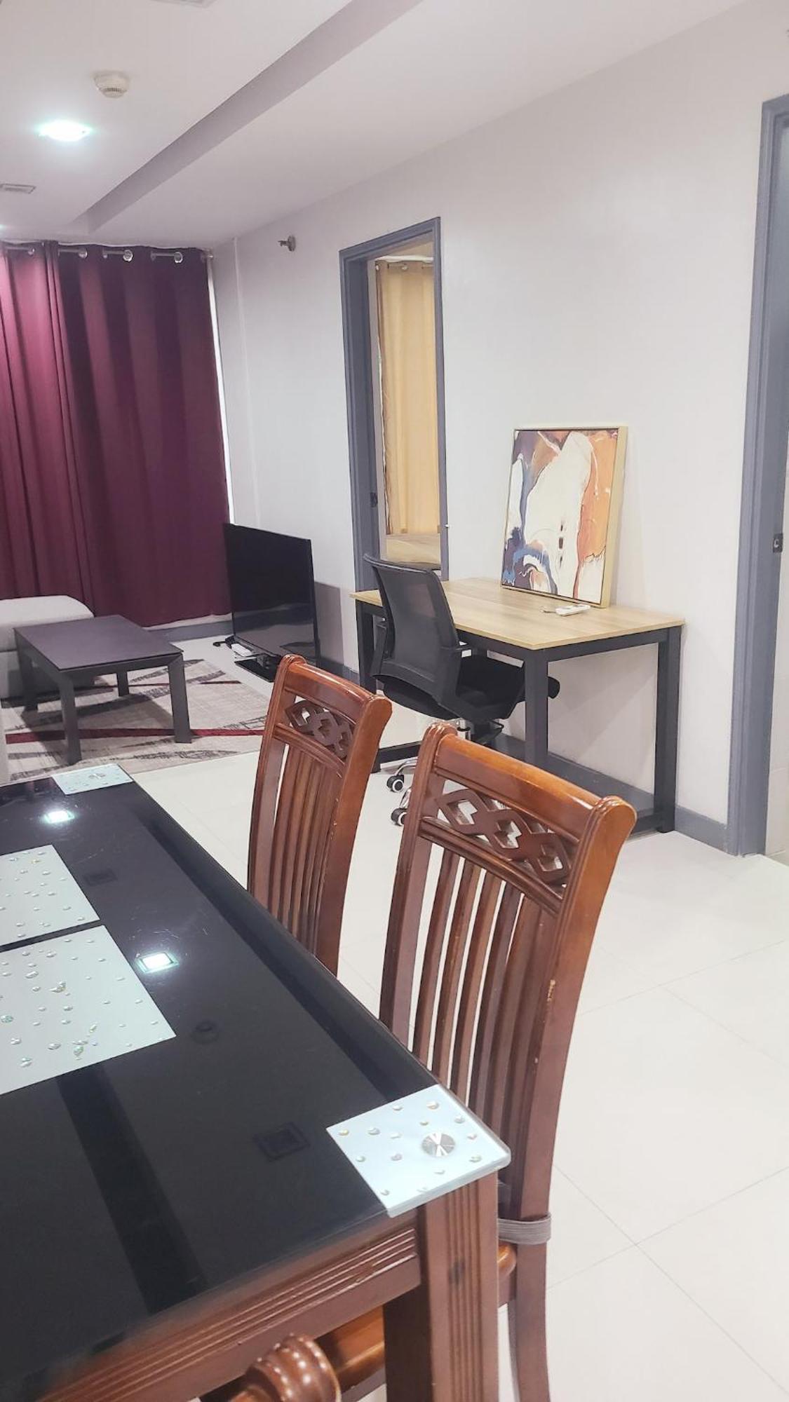 Bgc Center Decent 74sqm, 2br, 2baths, 4beds With Maid Quarter Apartment Manila
