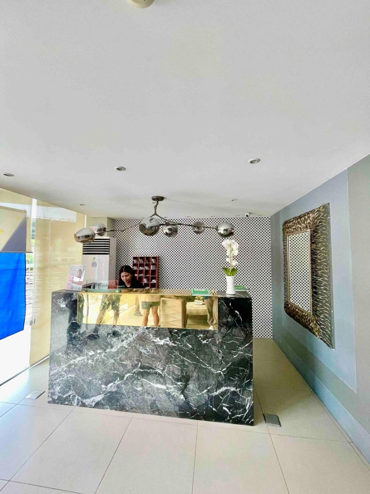 Jing'scrib 2br By Azure Near Airport Apartment Manila
