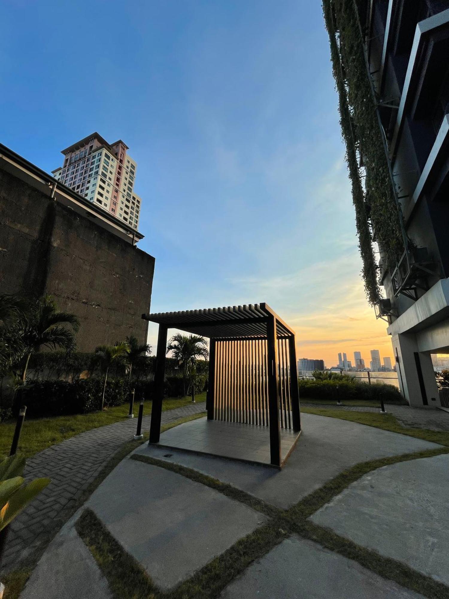 Stylish 1br In Makati Apartment