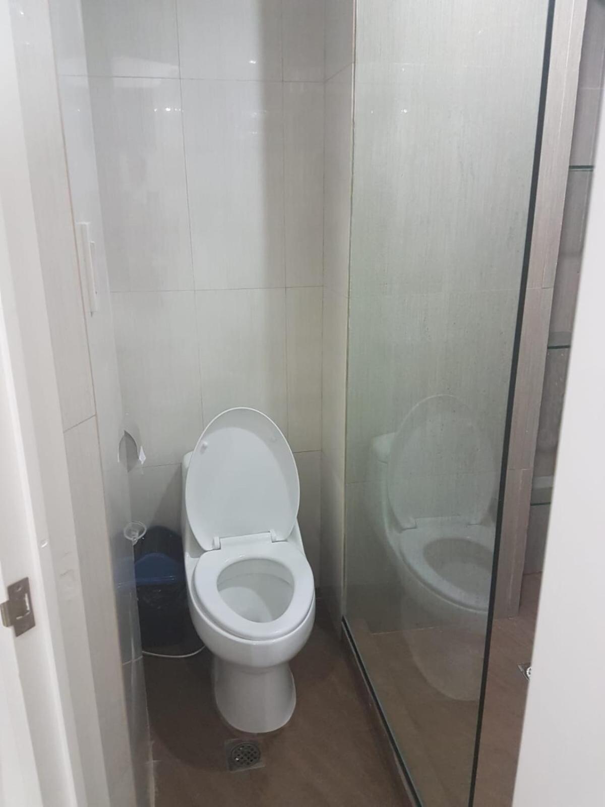 Loft-style Unit In Makati With Netflix Wifi *