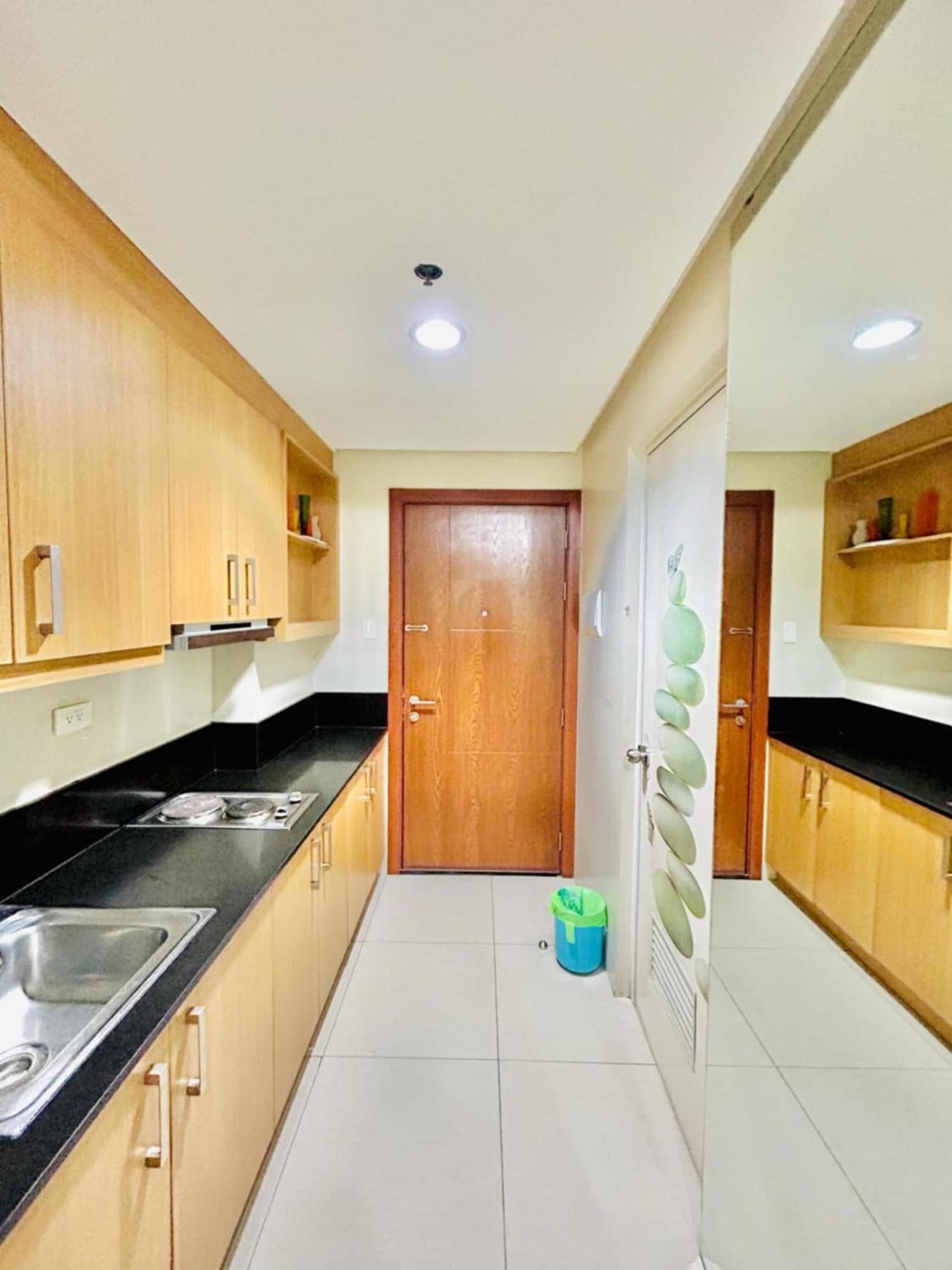 Shell Residences 1br Deluxe Condotel - Mall Of *