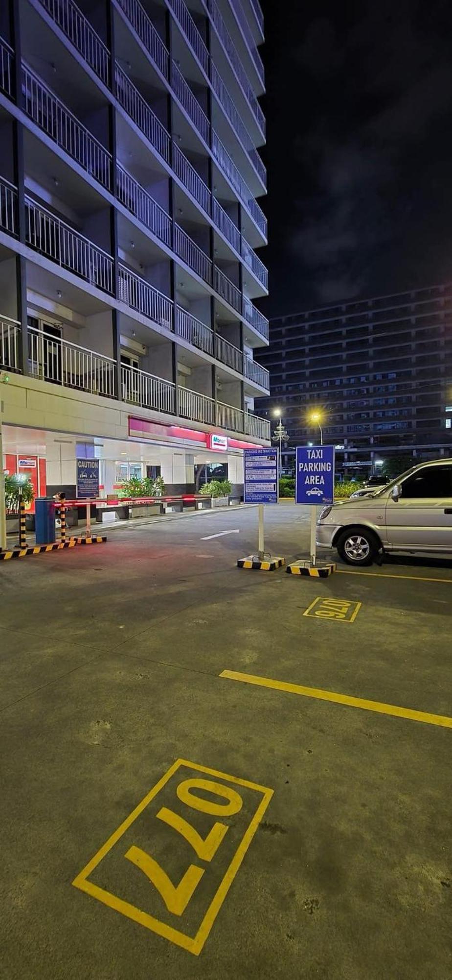 Shell Residences 1br Deluxe Condotel - Mall Of Apartment