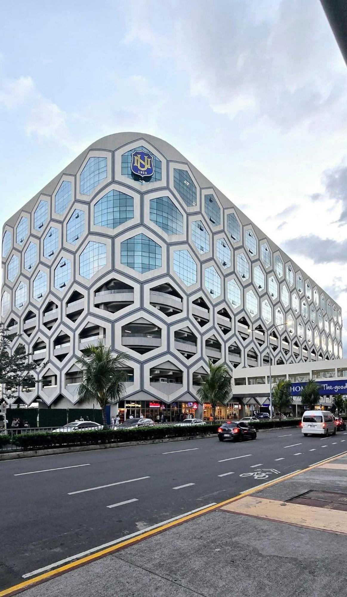 Shell Residences 1br Deluxe Condotel - Mall Of Apartment Manila