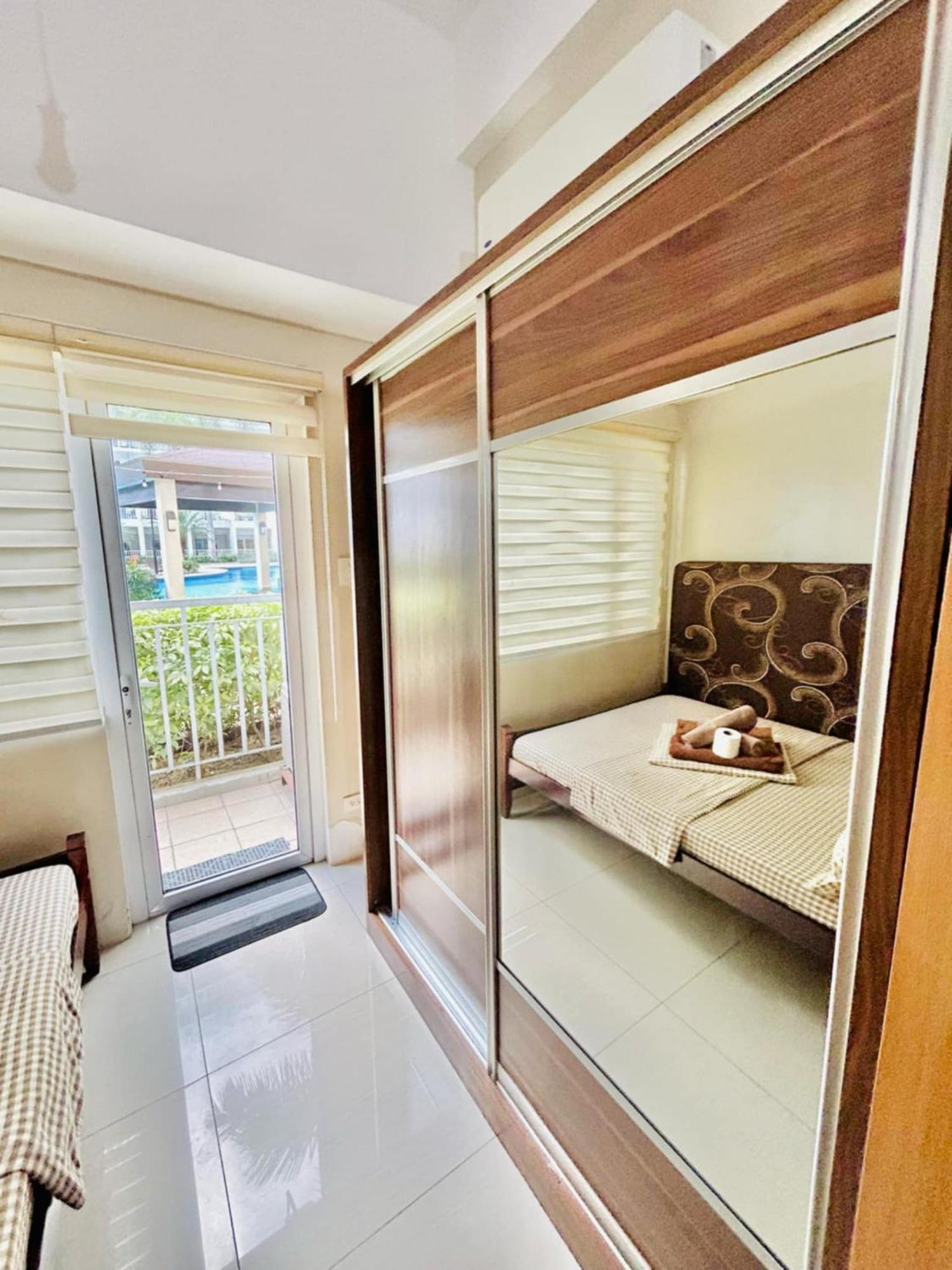 Shell Residences 1br Deluxe Condotel - Mall Of