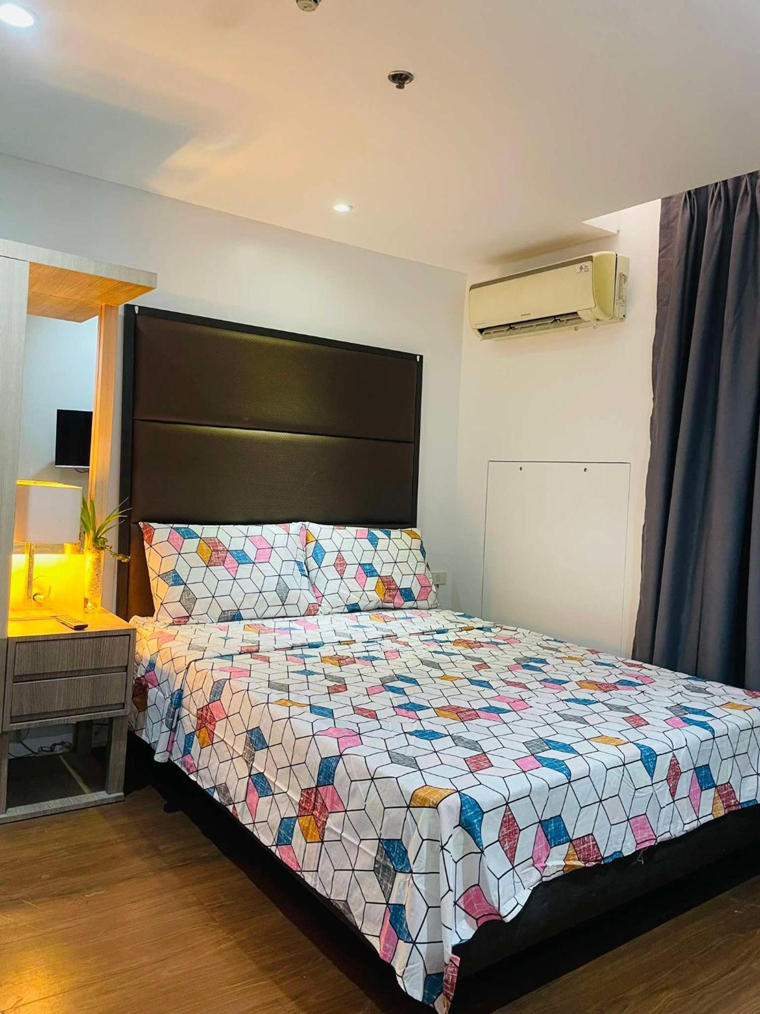 Folks Hub Bed & Breakfast Manila