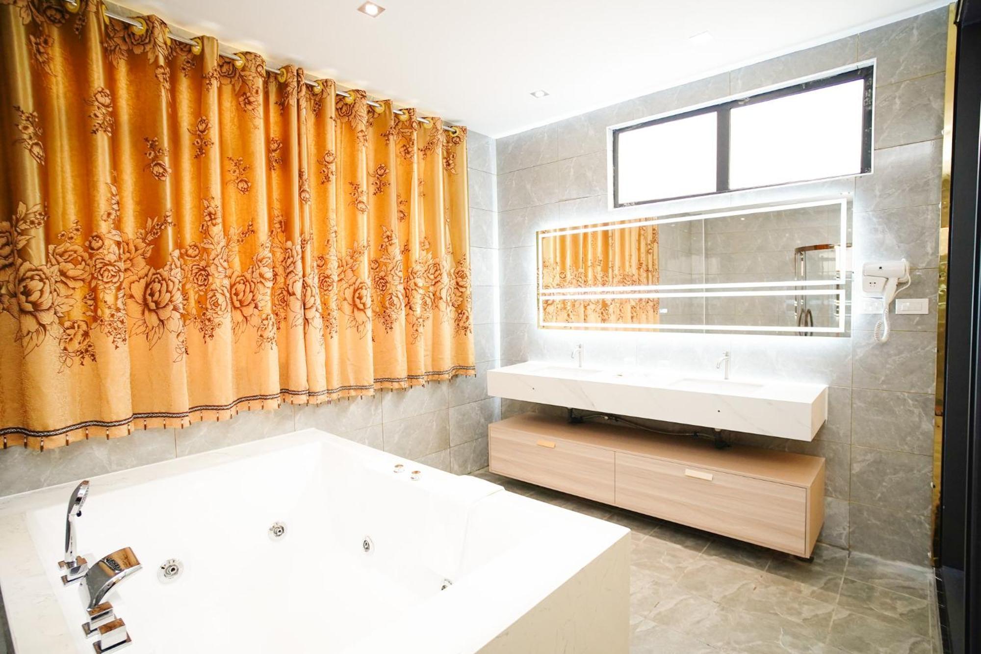 Hotel Me 3*