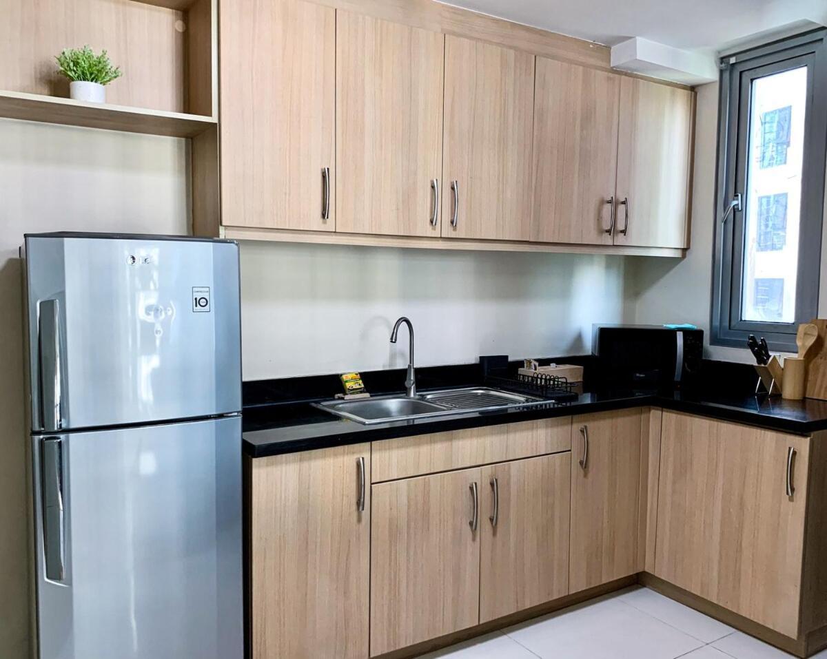 Apartment Budget View W Pool Access In Bgc Taguig Manila