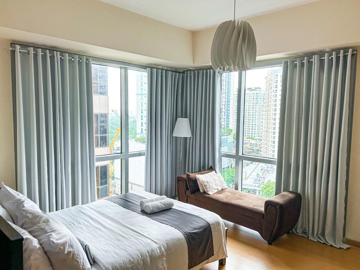 Budget View W Pool Access In Bgc Taguig *