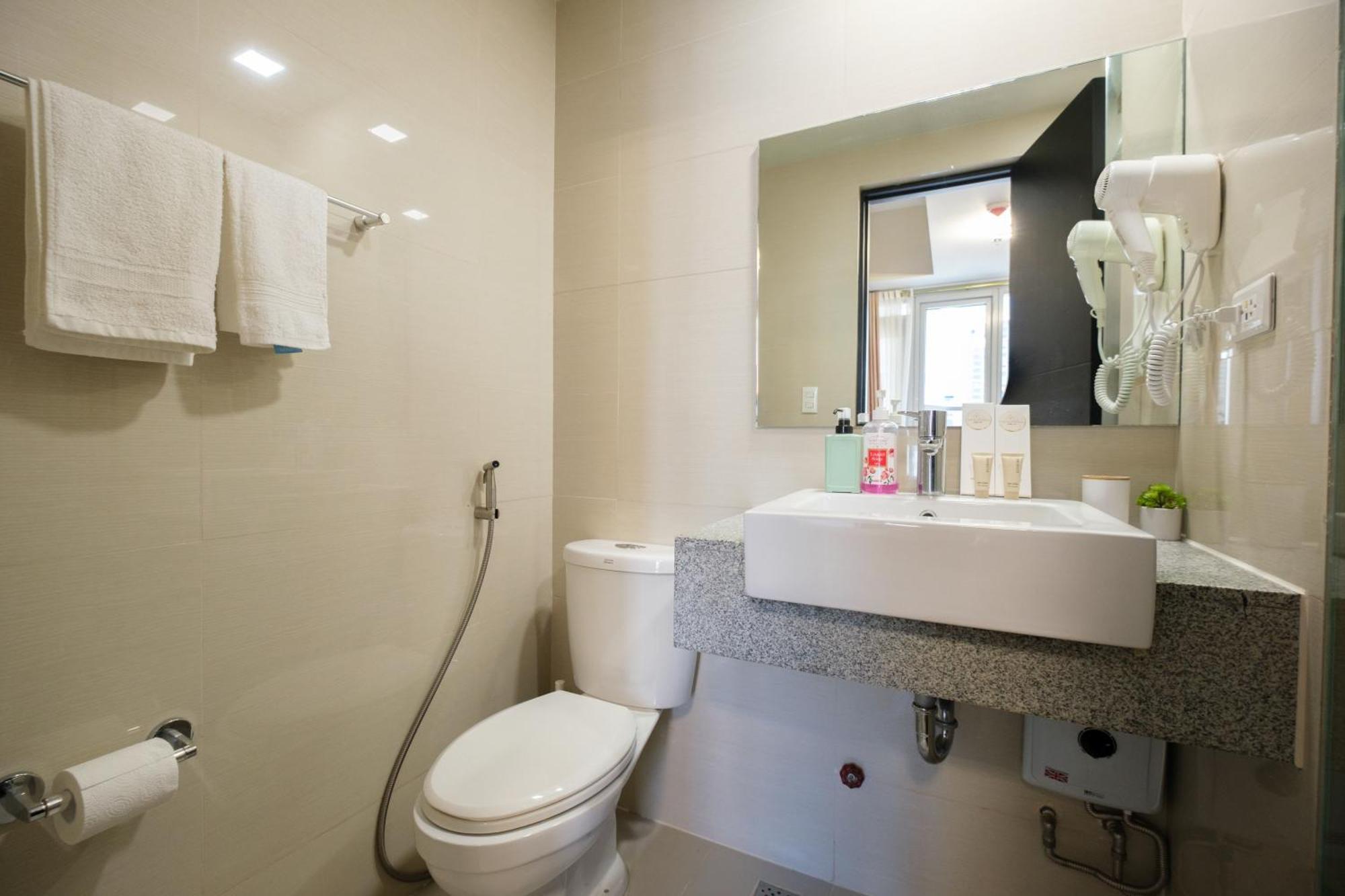 Uptown Parksuites * Makati City