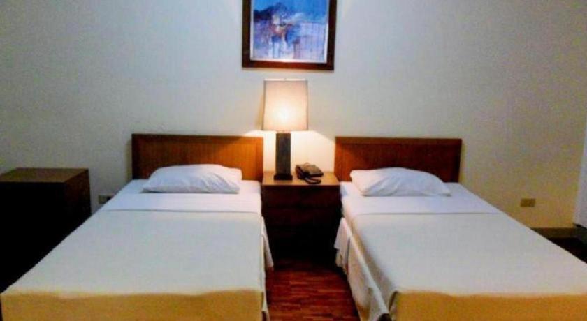 Hotel Amorsolo Mansion