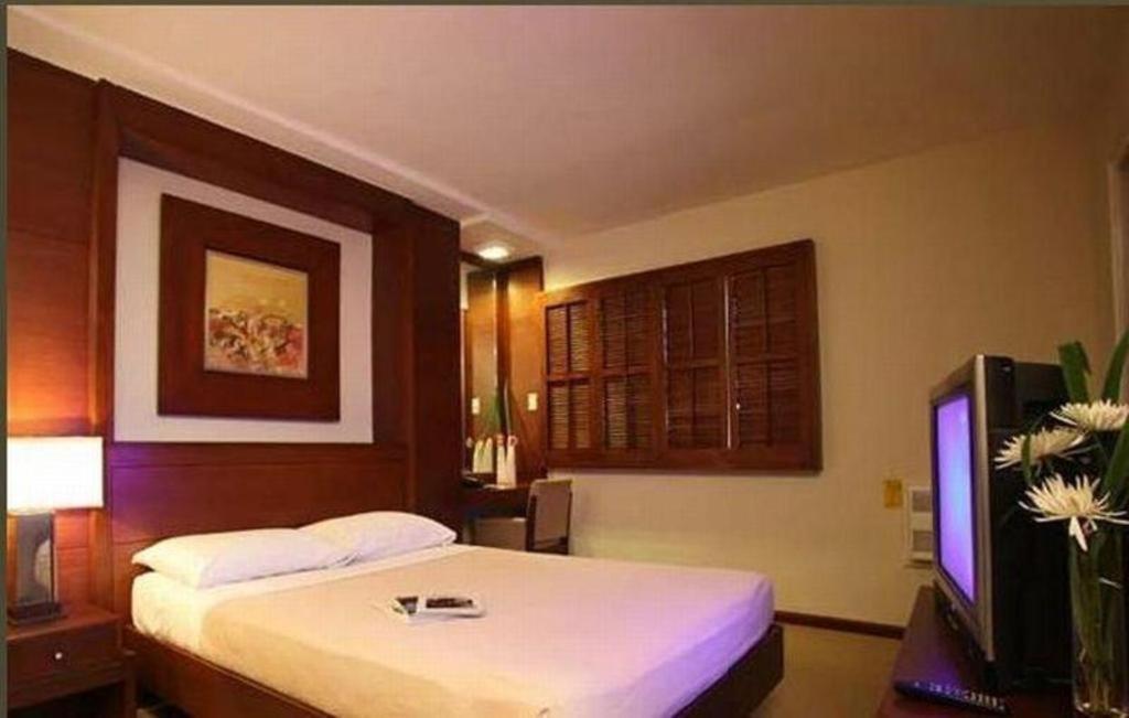 Hotel Amorsolo Mansion