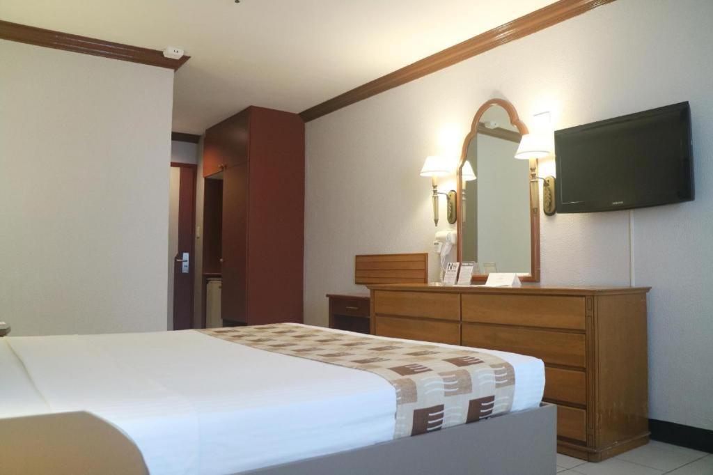 Palmas De 3* Manila