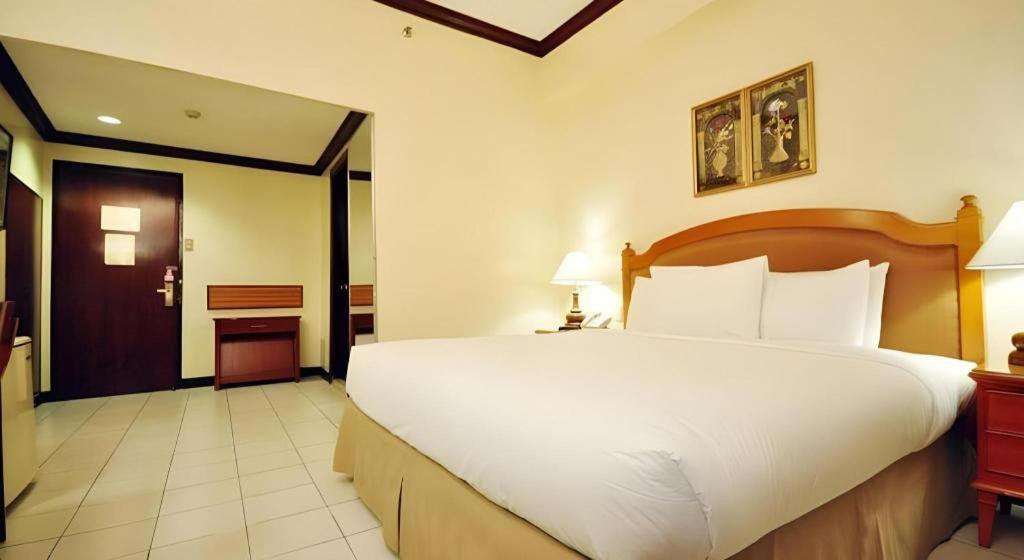 Palmas De 3* Manila