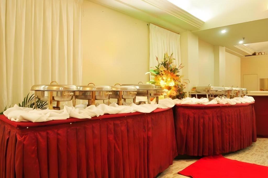 Palmas De 3* Manila
