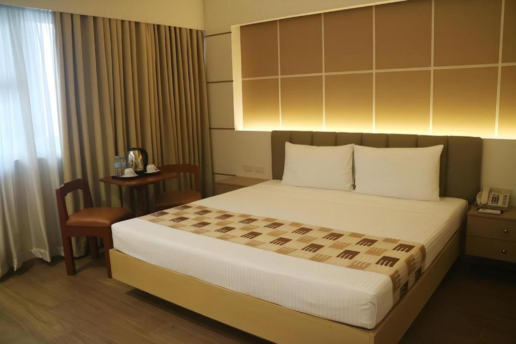Palmas De 3* Manila