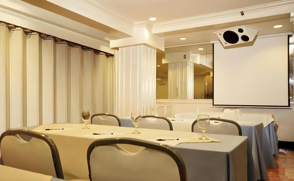 Hotel Palmas De Manila