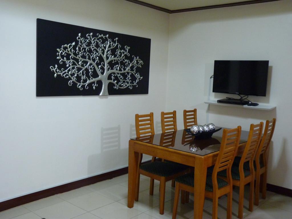 Apartment Mch Suites At Robinson's Place Residences