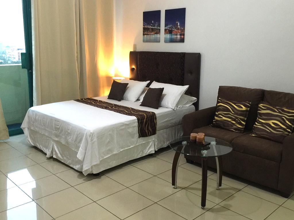 Mch Suites At Robinson's Place Residences *