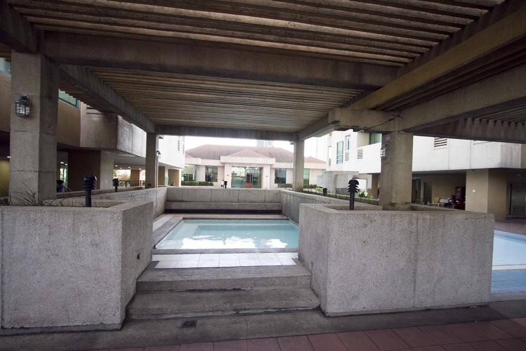 Apartment Mch Suites At Robinson's Place Residences