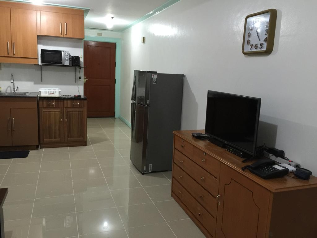 Mch Suites At Robinson's Place Residences Apartment