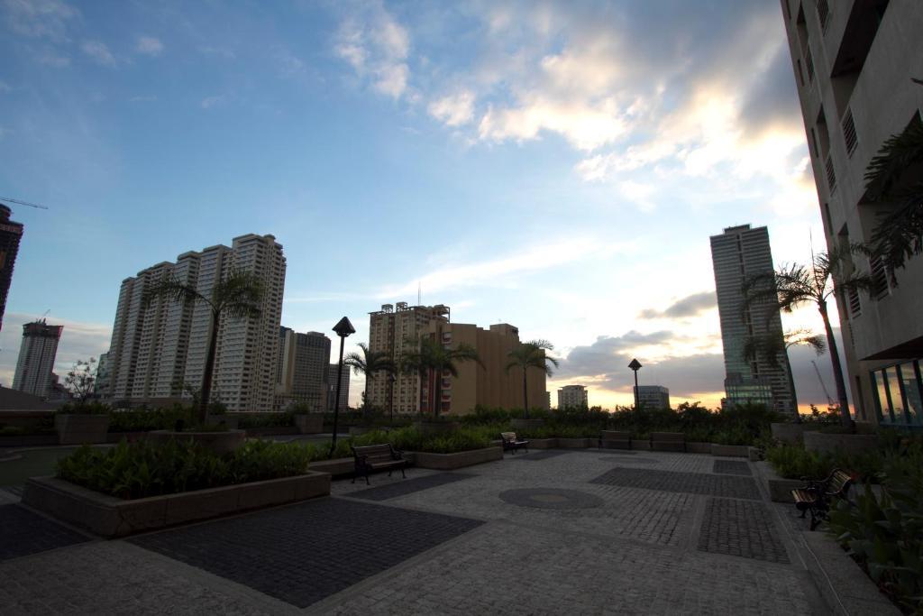 Mch Suites At Robinson's Place Residences Apartment *