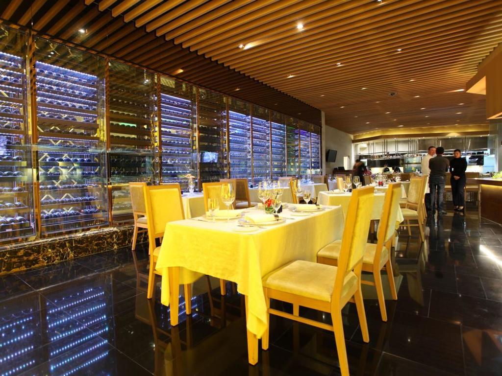 Hotel Maxims Hotel Manila