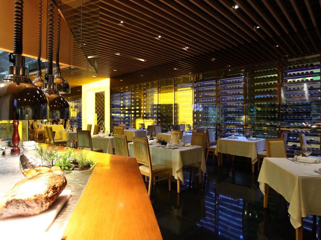 Maxims Hotel