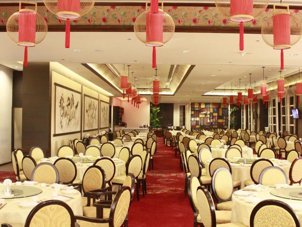 Hotel Maxims Hotel Manila