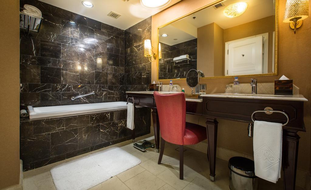 Hotel Maxims Hotel