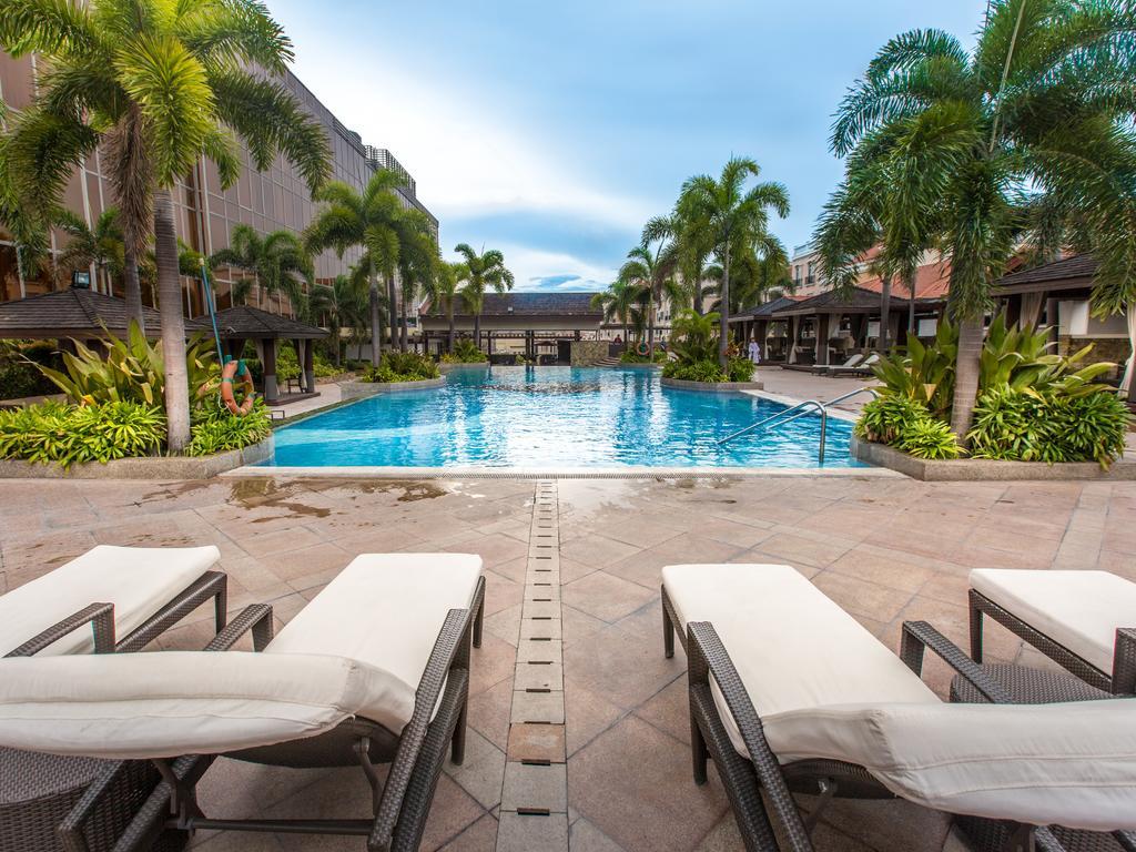 Maxims Hotel