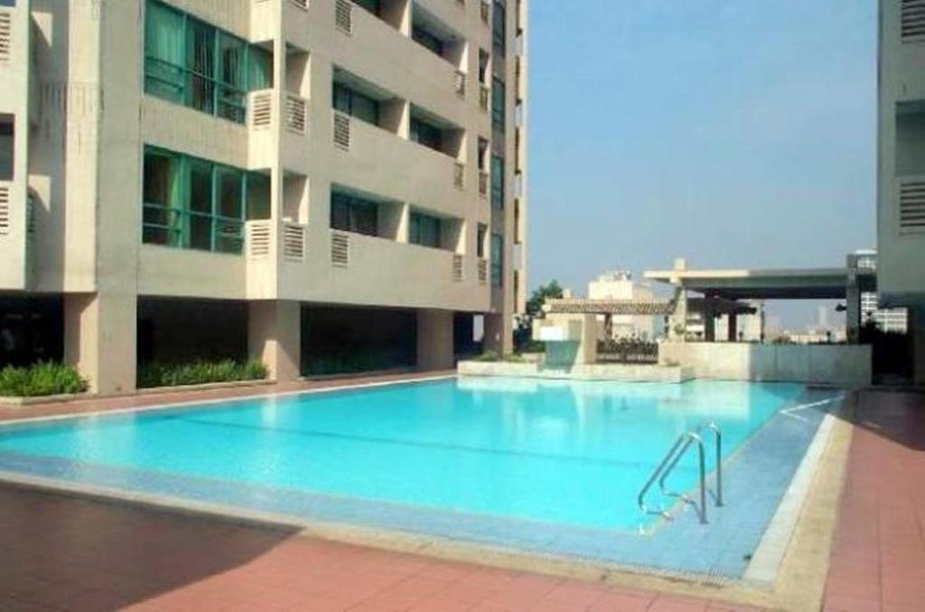 Mch Suites At Robinson's Place Residences Manila