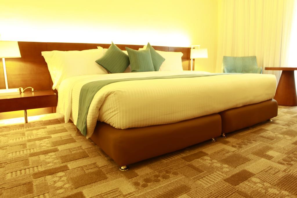 Hotel Manila Pavilion Hotel And Casino 4*