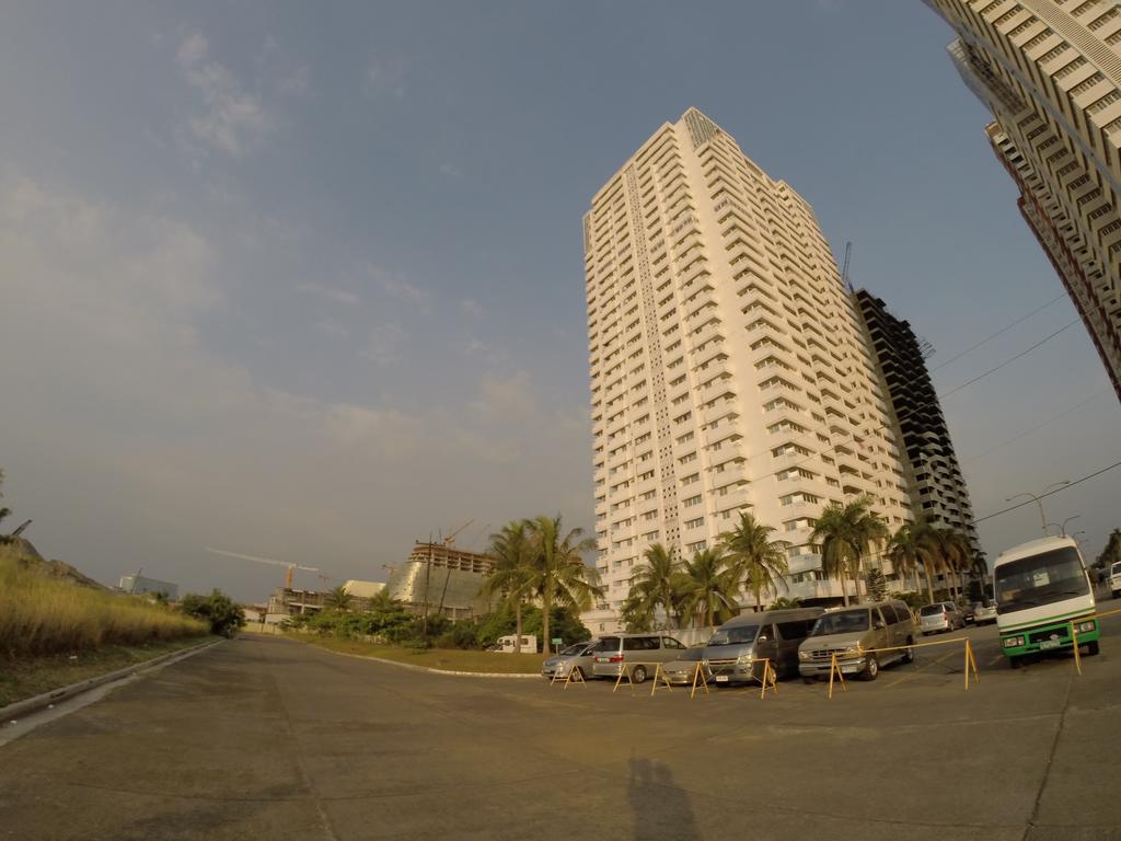 Burgundy Mckinley Place Service Apartment * Manila