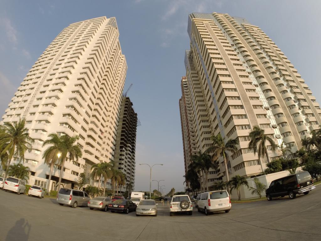 Burgundy Mckinley Place Service Apartment Apartment Manila