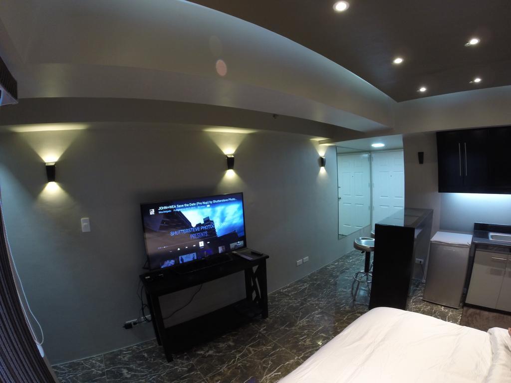 Burgundy Mckinley Place Service Apartment * Manila