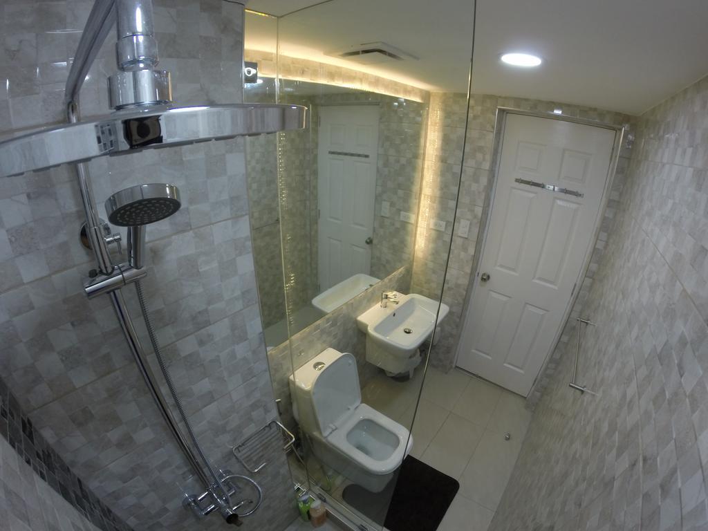 Burgundy Mckinley Place Service Apartment Apartment *